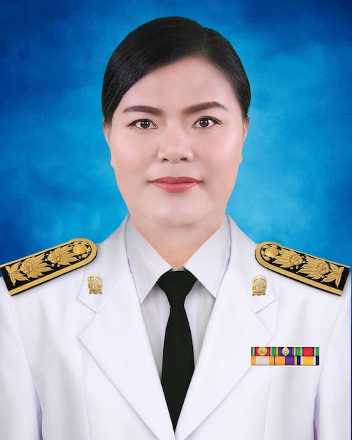 นางพรลภัส ทองชุบ