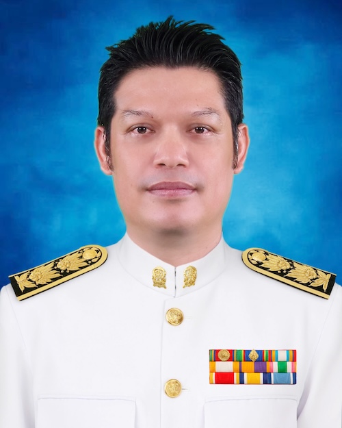 นายอดิศร คงเอม